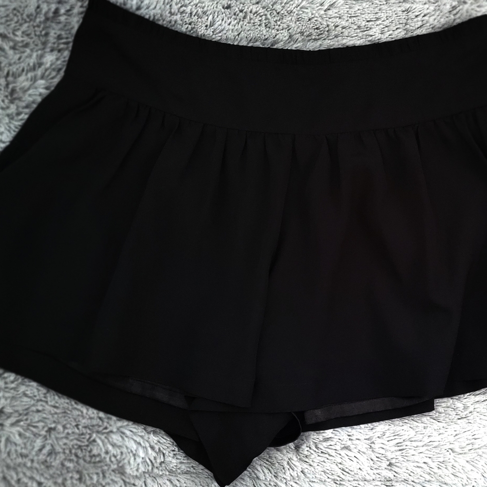 😁*BOGO SALE*😁Express black shorts size 4